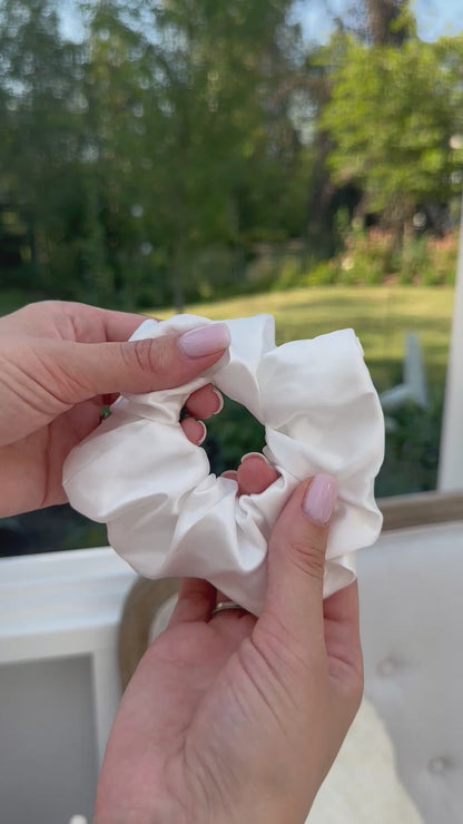 100% Mulberry Silk Scrunchie - Black